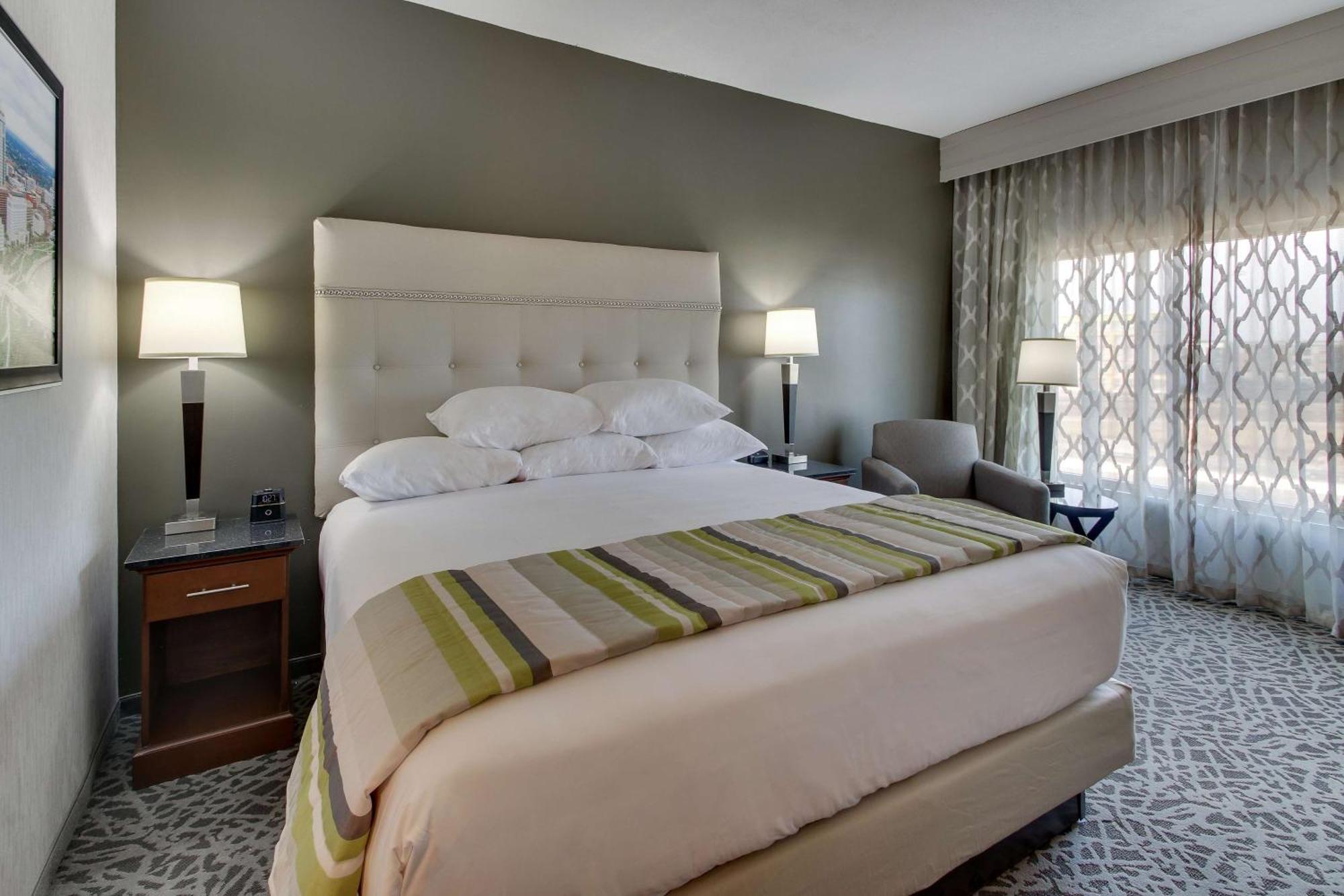 Drury Inn & Suites Cleveland Beachwood Dış mekan fotoğraf