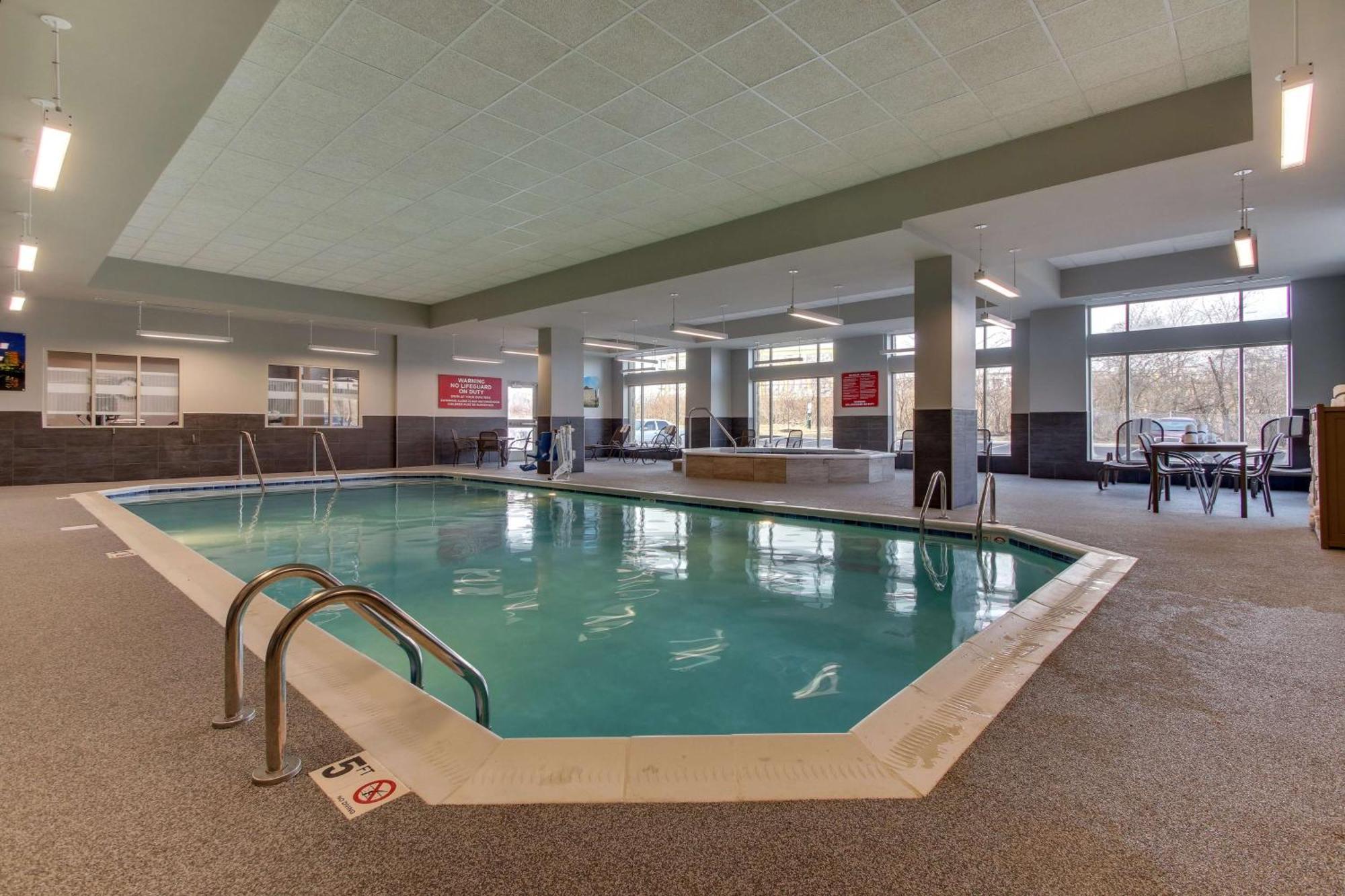 Drury Inn & Suites Cleveland Beachwood Dış mekan fotoğraf